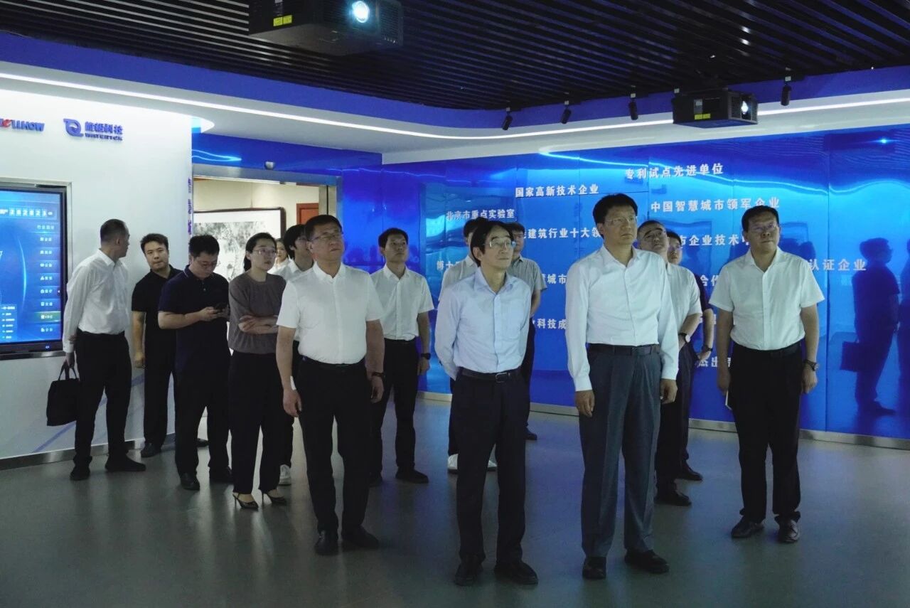 南昌市委副书记、市长高世文调研long8龙8国际—以AI赋能韧性城市建设情况